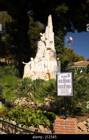 Monumento ai cinque esploratori delle grotte di Nerja, Malaga, Spagna, Europa Foto Stock