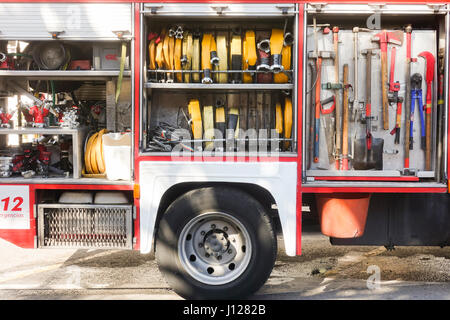 Fireman attrezzature, utensili a mano nel fuoco equipaggiamento del carrello, il motore fire, Spagna Foto Stock