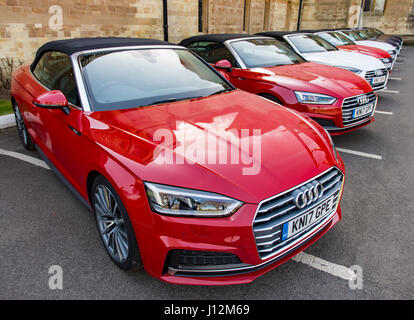 Nuova Audi A5 Cabriolet in formazione Foto Stock