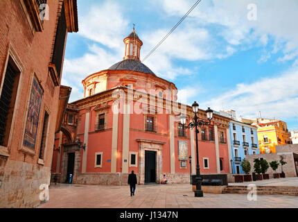 VALENCIA, Spagna - 9 novembre 2016. Piazza di Saint Mary's (Plaza de la Virgen) nella luce del tramonto ,bella attrazione turistica in Valencia, Foto Stock