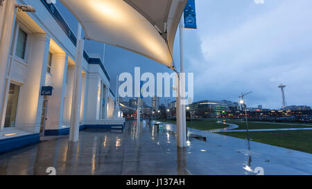 Seattle, Washington: Museo della Storia e dell'industria. Una costante pioggia cade durante la Seattle del primo giovedì passeggiata dell'arte. Istituito nel 1952, il museo è th Foto Stock