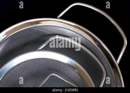 In acciaio inox setaccio da cucina. Foto Stock