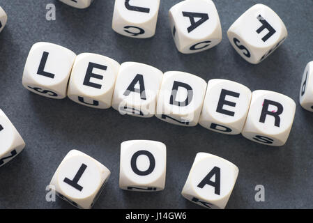 Parola di leader bianco cubetti giocattolo Foto Stock
