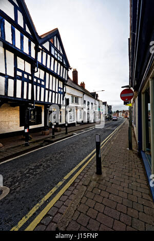 In Herefordshire town, Ledbury Park è un tardo XVI secolo la struttura di legno edificio con tetti di tegole di due piani. Foto Stock