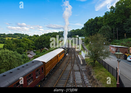 SR West Country Class 4-6-2 Pacific 'Taw Valley' locomotiva a vapore, con carrozze d'epoca, Severn Valley Railway a Highley, Shropshire, Inghilterra, Regno Unito Foto Stock