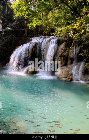 Un viaggio panoramico in cascata in Thailandia, il Parco Nazionale di Erawan Foto Stock