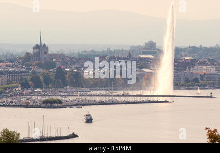 Genève la belle: una vista della Città Vecchia da Cologny Foto Stock