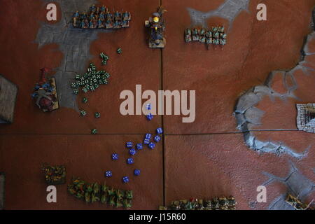 Un gioco di Warhammer, un gioco strategico a turni. Foto Stock