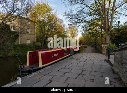 La mattina presto sunrise in Saltaire, Bradford, un sito Patrimonio Mondiale dell'UNESCO, ex casa di David Hockney Foto Stock