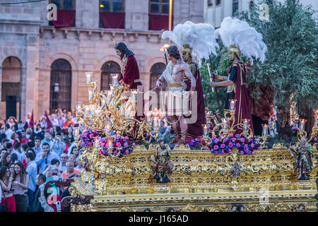 Linares, Spagna - 14 Aprile: la Fraternità della settimana santa chiamata in spagnolo ' apprensione di Gesù nell Orto degli Ulivi ' durante la cerimonia della sentenza di J Foto Stock