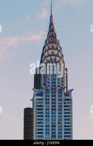 NEW YORK CITY, NY - 03 dicembre, 2016: il Chrysler Building (Manhattan, New York) al tramonto Foto Stock