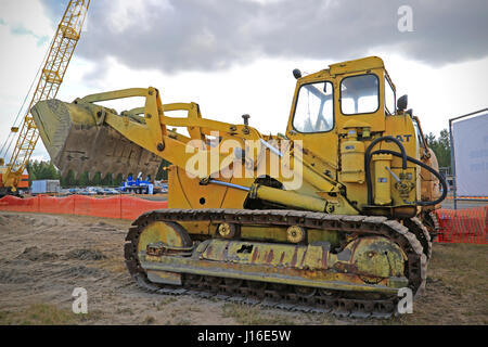 Hyvinkää, Finlandia - 11 settembre 2015: il vecchio Cat 977 Apripista cingolato sul display a MAXPO 2015. Foto Stock