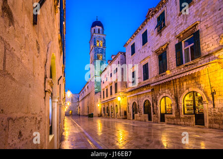 Vista colorate al famoso Stradun Street nella città vecchia di Dubrovnik, Croazia. Foto Stock