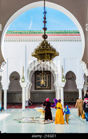 Il cortile della Zaouia Moulay Idriss II. Fes, Marocco, Africa del Nord Foto Stock