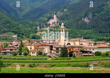 Avio Castello di Sabbionara in Trentino Foto Stock