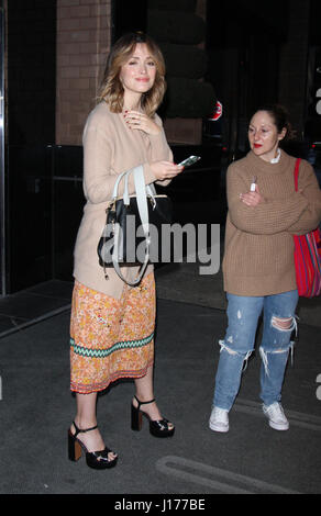 New York, Stati Uniti d'America. 18 Aprile, 2017. Rose Bryne andando a CBS questa mattina a parlare di nuovo filmato la vita immortale di Henrietta manca a New York il 18 aprile 2017. Credit:RW/MediaPunch/Alamy Live News Foto Stock