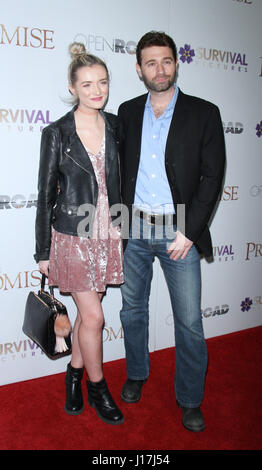 New York, Stati Uniti d'America. Xviii Apr, 2017. John Buffalo Mailer frequentare le foto di sopravvivenza e la strada aperta in collaborazione con l'Ambasciatore Zohrab Mnatsakanyan, Rappresentante permanente di Armenia presso le Nazioni Unite un ospite speciale proiezione della promessa al Paris Theatre di New York il 19 aprile 2017. Credito: MediaPunch Inc/Alamy Live News Foto Stock