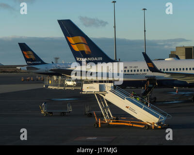 Icelandair piani ad Keflavic aeroporto in Islanda Foto Stock