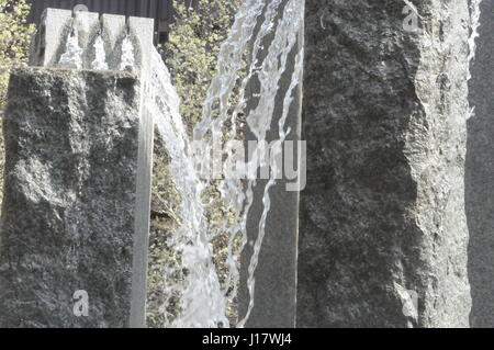 La scultura con cascata BNY Mellon square Pittsburgh Pennsylvania Maggio 2017 Foto Stock