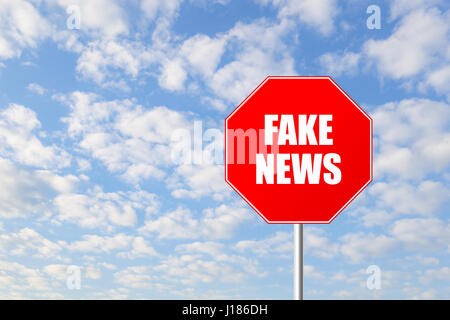 Arrestare fake news cartello stradale contro il cielo blu Foto Stock