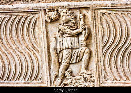 Bassorilievo romano dettaglio sulla tomba di Ostia Antica - Roma , Italia Foto Stock