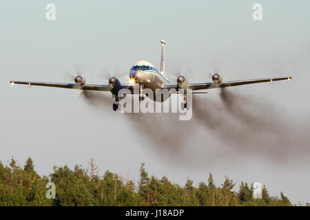 CHKALOVSKY, Moscow Region, Russia - Luglio 18, 2013: Ilyushin IL-22-95673 RF di russo Air Force in atterraggio a Chkalovsky. Foto Stock