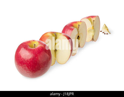 Fresco intero di apple, tagliato in una metà,tre quarti, trimestre fino a zero isolato su sfondo bianco Concetto di diminuire, la riduzione o il cedimento di un Foto Stock