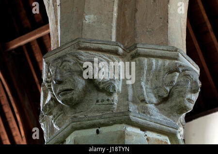 Sculture di capitale nella chiesa di Santa Maria, Steeple Barton, Oxfordshire, England, Regno Unito Foto Stock