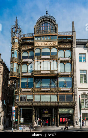 Vista esterna dello stile art nouveau Old England edificio, Bruxelles, Belgio Foto Stock