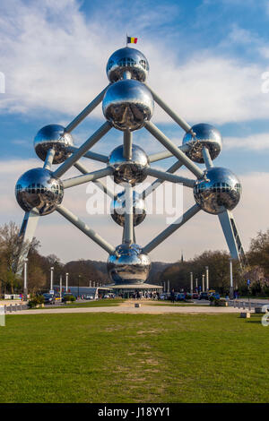 Atomium edificio costruito originariamente per il Expo 58, Bruxelles, Belgio Foto Stock