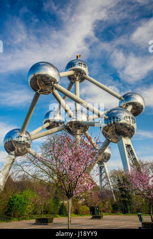 Atomium edificio costruito originariamente per il Expo 58, Bruxelles, Belgio Foto Stock