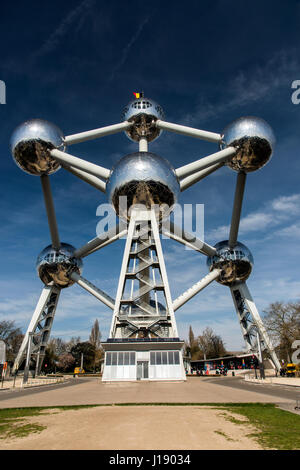 Atomium edificio costruito originariamente per il Expo 58, Bruxelles, Belgio Foto Stock