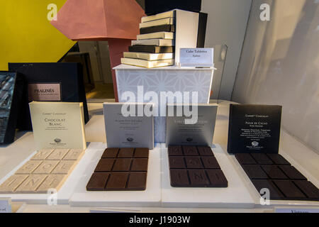Il cioccolato in vendita presso Pierre Marcolini chocolaterie, Galeries St-Hubert, Bruxelles, Belgio Foto Stock