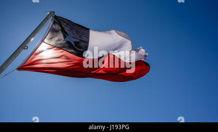 Bandiera cilena sventolano al sole Foto Stock