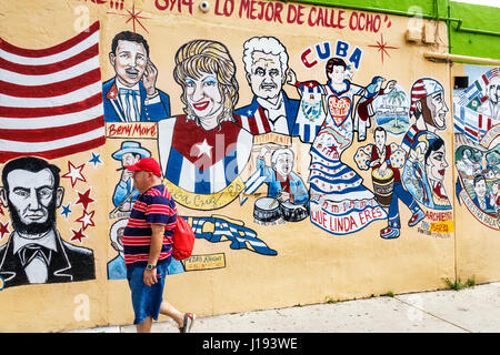 Miami Florida,Little Havana,Calle Ocho,la Esquina de la fama,angolo delle Fame,esterno dell'edificio,murale a muro,uomo ispanico maschio,pedonale,storico f Foto Stock