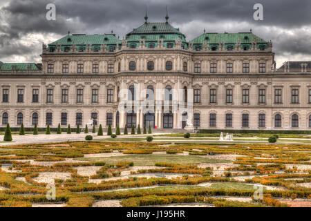 Il Palazzo del Belvedere con il giardino del castello, Belvedere superiore, vista posteriore, Vienna, Austria Foto Stock