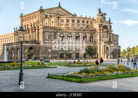 Semper Opera nel centro storico di Dresda, Sassonia, Germania Foto Stock