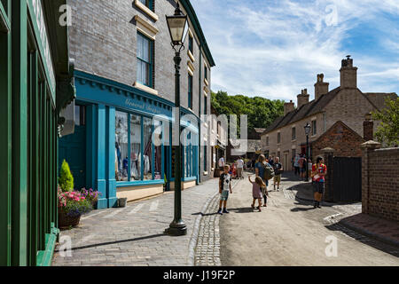 I tappeti generale & Outfitter Shop all'Blists Hill cittadina in stile vittoriano, vicino Madeley, Shropshire, Inghilterra, Regno Unito. Foto Stock