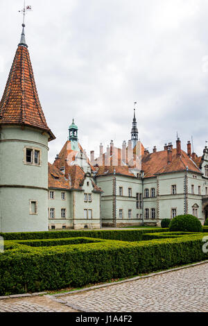 Il castello di caccia del conte Schonborn in Carpaty. In passato - Beregvar Village, Regione Zakarpattja, Ucraina. Costruito nel 1890. Foto Stock