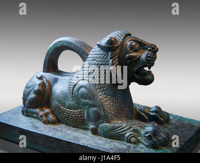 Statuetta in bronzo di un leone dal primo persiano o Impero Achemenide 6 al 5° cent. BC scavate dall'Acropoli Susa, presente giorno Iran.. L Foto Stock