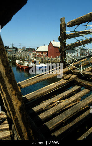 Motiff #1 Rockport, come visto attraverso alcune trappole di aragosta. Rockport, Massachusetts - Stati Uniti Foto Stock