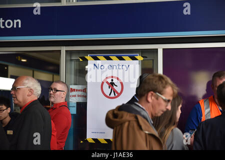 Euston, London, Regno Unito. Xix Apr, 2017. La stazione di Euston è chiuso Credito: Matteo Chattle/Alamy Live News Foto Stock