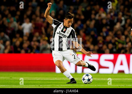 Barcellona, Spagna. Xix Apr, 2017. La Juventus è Paulo Dybala germogli durante la UEFA Champions League quarti di finale della seconda gamba match tra FC Barcelona e la Juventus FC allo stadio Camp Nou a Barcellona, Spagna, 19 aprile 2017. La partita è finita 0-0 cravatta. La Juventus avanzate per la semifinale con 3-0 sull'aggregato. Credito: Lino De Vallier/Xinhua/Alamy Live News Foto Stock