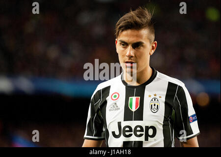 Barcellona, Spagna. Xix Apr, 2017. La Juventus è Paulo Dybala reagisce durante la UEFA Champions League quarti di finale della seconda gamba match tra FC Barcelona e la Juventus FC allo stadio Camp Nou a Barcellona, Spagna, 19 aprile 2017. La partita è finita 0-0 cravatta. La Juventus avanzate per la semifinale con 3-0 sull'aggregato. Credito: Lino De Vallier/Xinhua/Alamy Live News Foto Stock