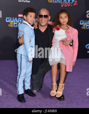 Los Angeles, Stati Uniti d'America. Xviii Apr, 2017. Vin Diesel, figlia Hania Riley Sinclair, figlio Vincent Sinclair 065 presso i guardiani della galassia Vol. 2 premiere al Dolby Theatre di Los Angeles. Aprile 19, 2017. Credito: Tsuni/USA/Alamy Live News Foto Stock