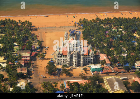 Vetucadu beach, Thiruvanathapuram. Xx Apr, 2017. Vista aerea. Nuova Madre de Deus chiesa costruzione è in corso a Vetucadu beach, Thiruvanathapuram. Credito: vincy lopez/Alamy Live News Foto Stock