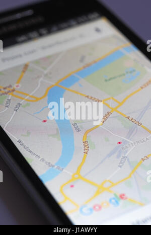 Londra Google maps su un telefono cellulare Foto Stock