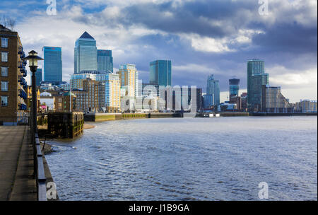 Veduta di Canary Wharf, il quartiere finanziario della City di Londra, Docklands, Inghilterra, Regno Unito - 2016 Foto Stock