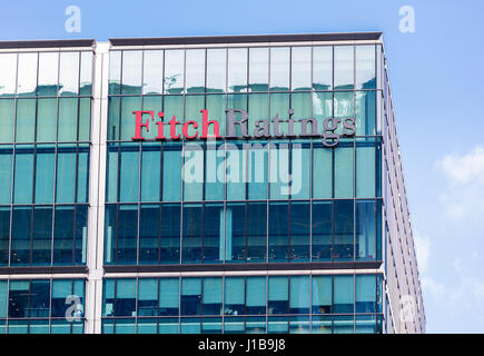 Fitch Ratings Agency logo sul loro edificio a Canary Wharf, Docklands di Londra, Regno Unito Foto Stock