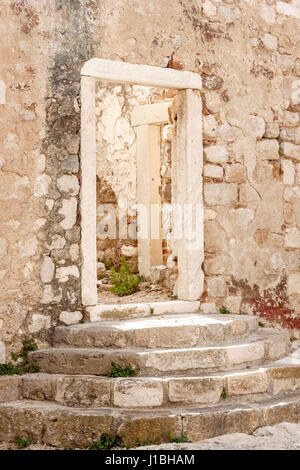 Resti di un convento francescano nella vecchia città di Pago (Stari grad), isola di Pag , Croazia Foto Stock